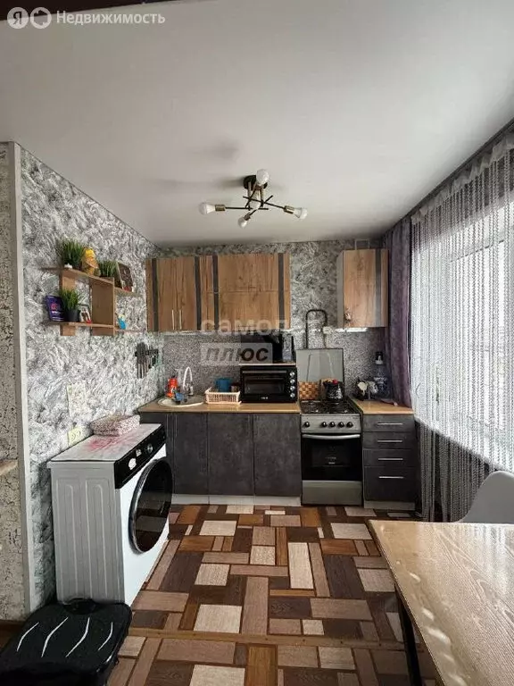 3-комнатная квартира: Бийск, улица имени Героя Советского Союза ... - Фото 2