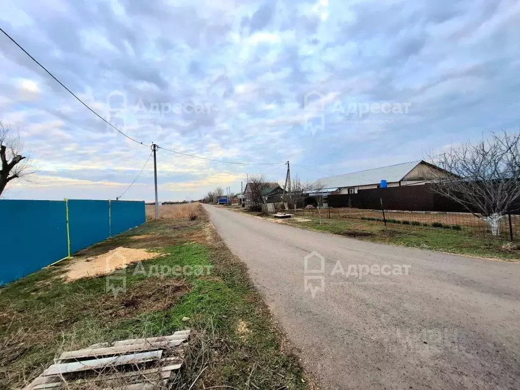 Участок в Волгоградская область, Волжский пос. Краснооктябрьский, ул. ... - Фото 1