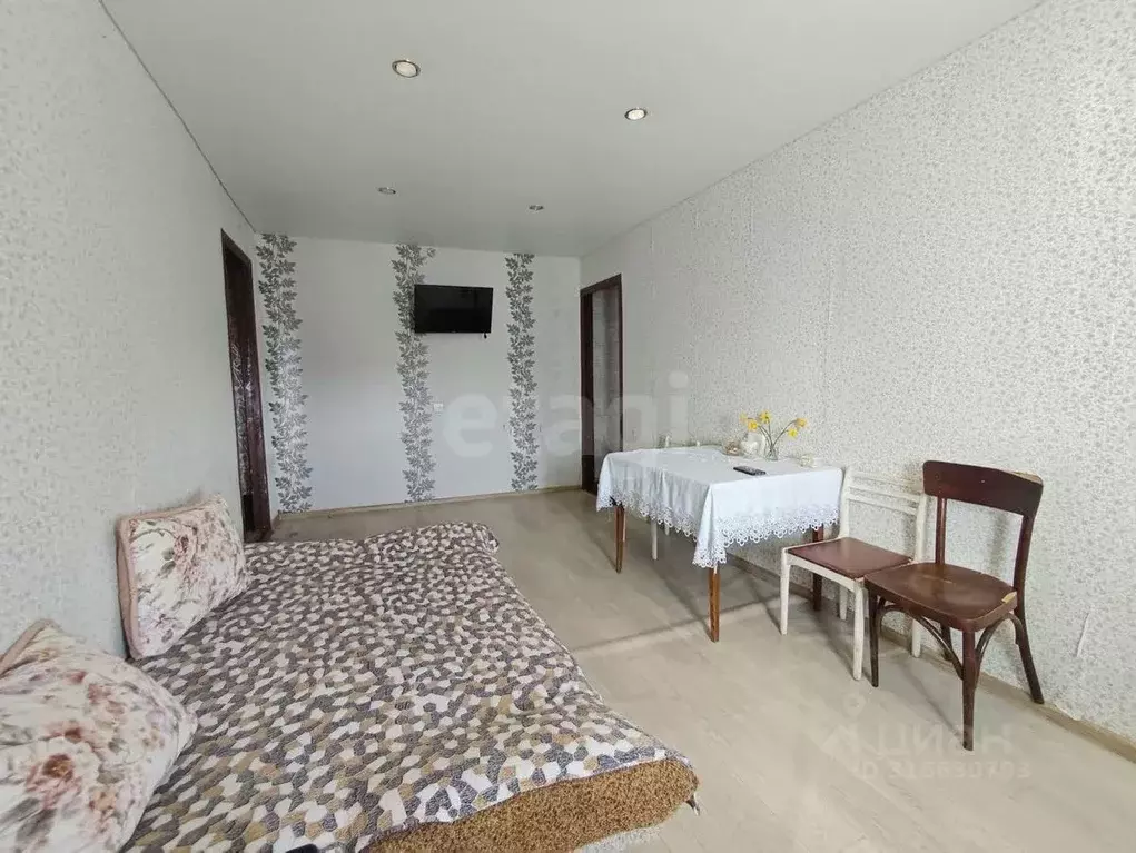 3-к кв. Смоленская область, Починок ул. Кирова, 11 (55.6 м) - Фото 0