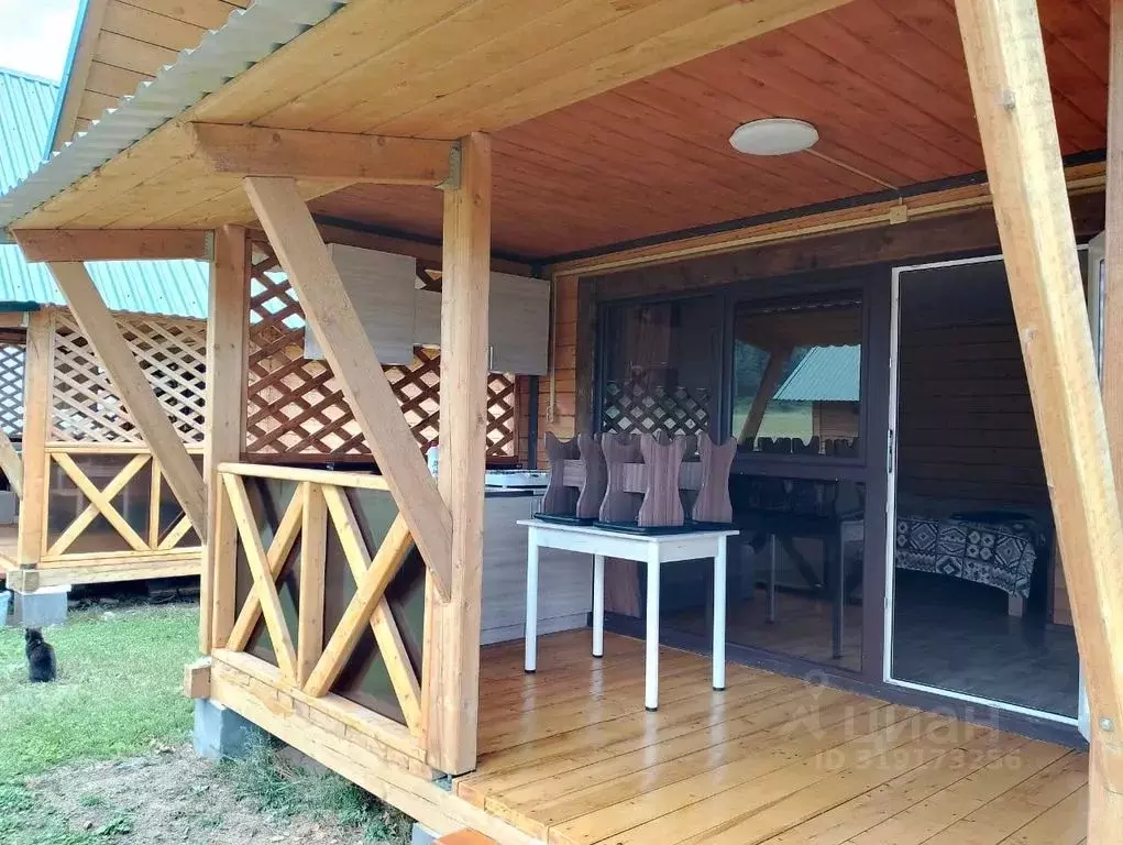 Дом в Алтай, Чемальский район, с. Чемал ул. В.П. Труфанова, 26 (20 м) - Фото 1