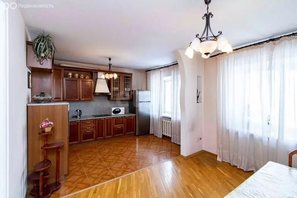 3-комнатная квартира: Тюмень, улица Республики, 86к1 (153.3 м) - Фото 1
