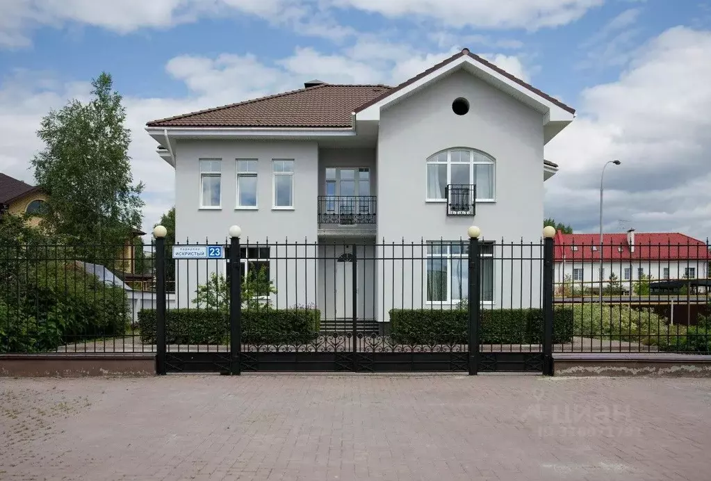 Дом в Свердловская область, Екатеринбург пер. Искристый, 23 (213 м) - Фото 1