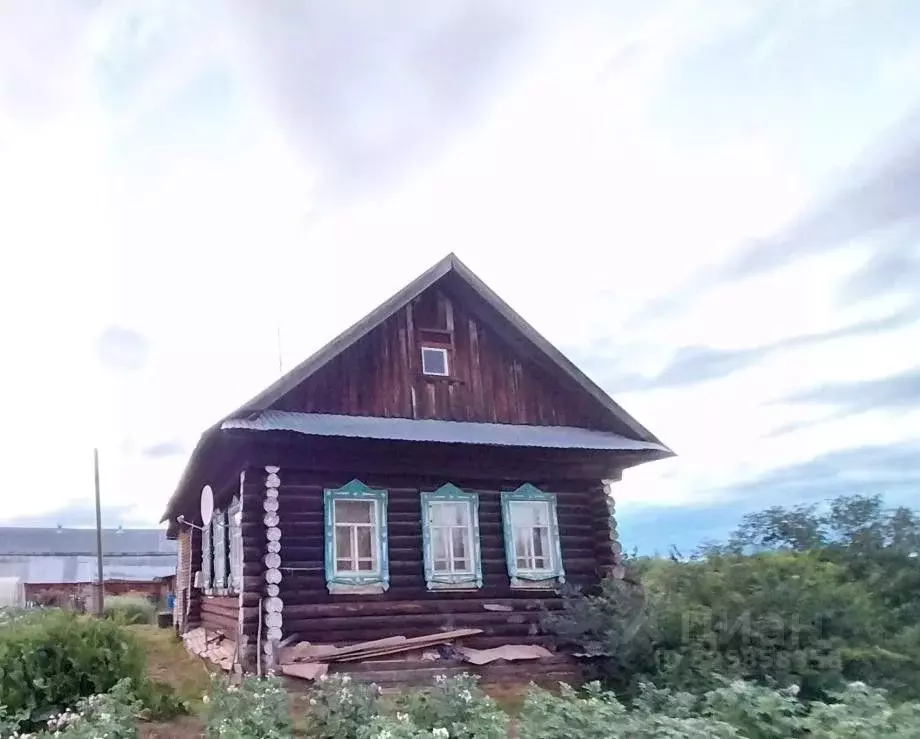 Дом в Пермский край, Александровск Яйва пгт, ул. Демьяна Бедного, 68 ... - Фото 1