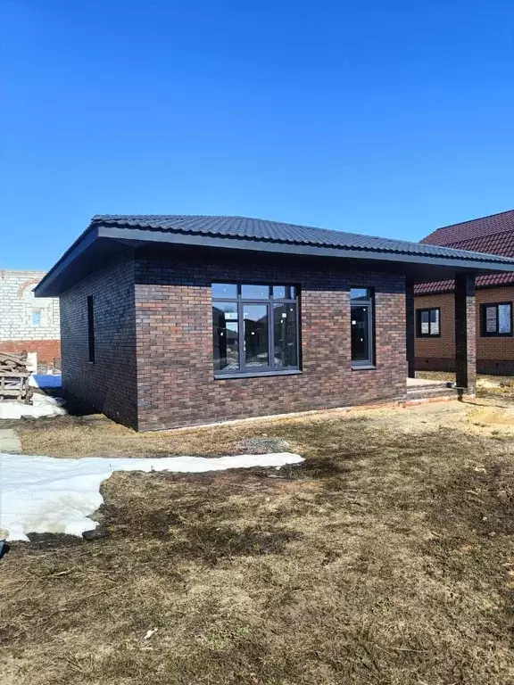 Дом в Тамбовская область, Тамбовский муниципальный округ, с. Стрельцы ... - Фото 1