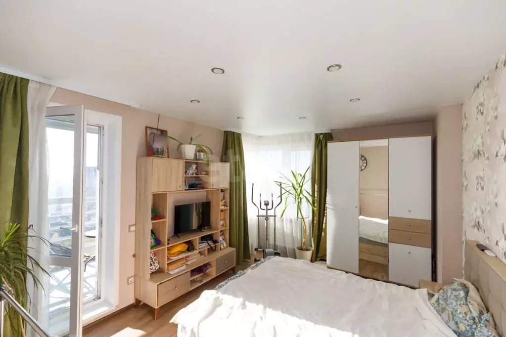 3-к кв. Удмуртия, Ижевск ул. 10 лет Октября, 93 (72.1 м) - Фото 2