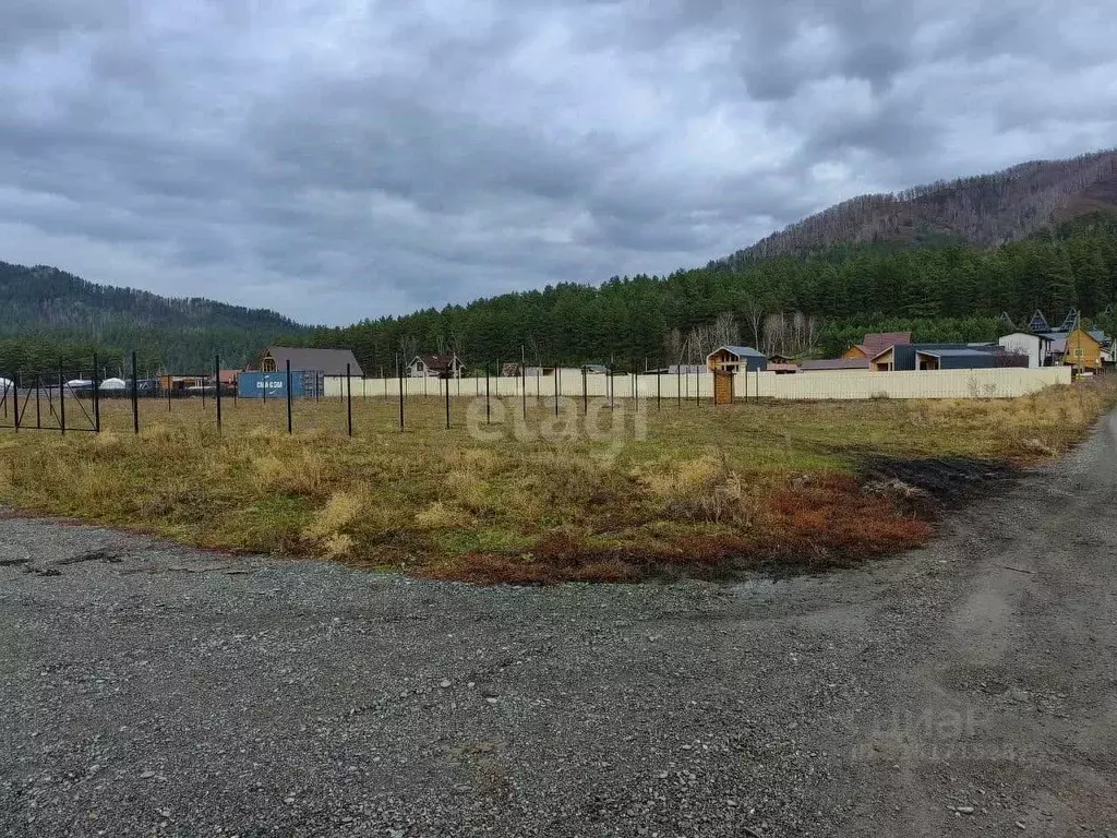 Участок в Алтай, Чемальский район, Узнезинское с/пос, с. Узнезя ул. ... - Фото 1