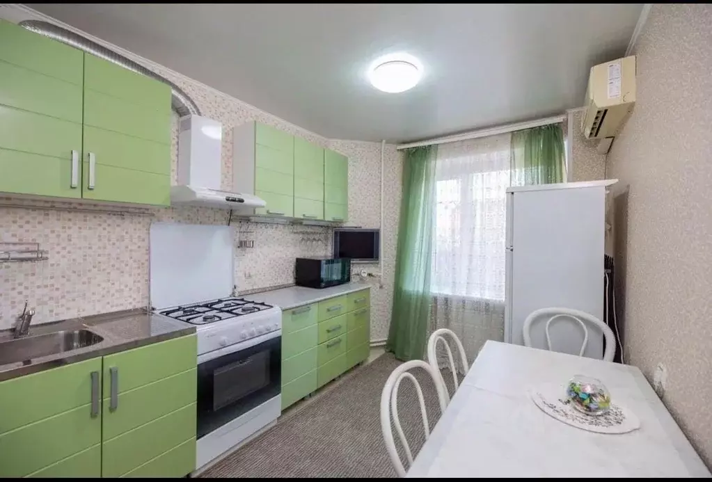 2-к кв. Оренбургская область, Оренбург ул. 8 Марта, 8 (56.0 м) - Фото 1