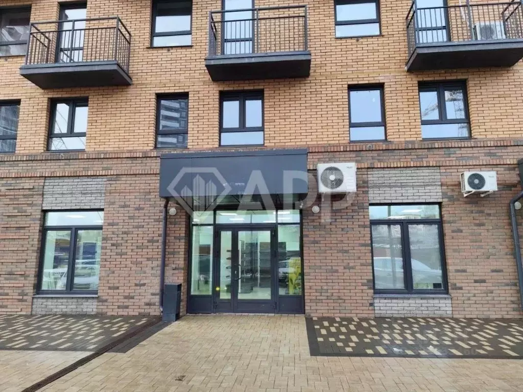 Торговая площадь в Удмуртия, Ижевск ул. 10 лет Октября, 75/1 (55 м) - Фото 1