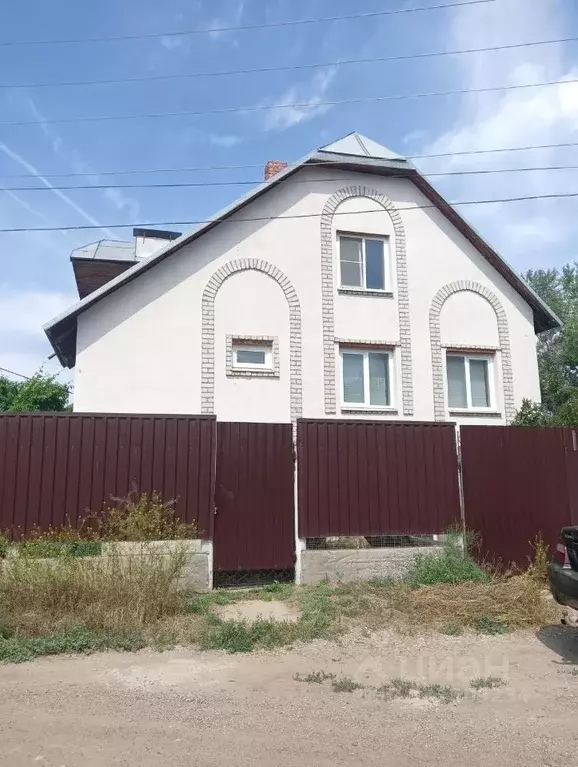 Дом в Астраханская область, Астрахань Прикаспийская ул., 12 (215 м) - Фото 1