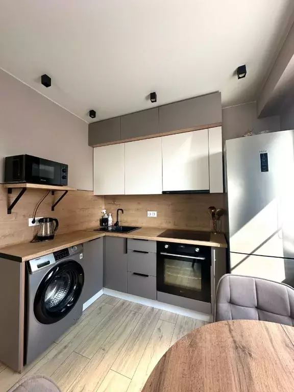 1-к кв. Омская область, Омск просп. Комарова, 11/3 (40.0 м) - Фото 1