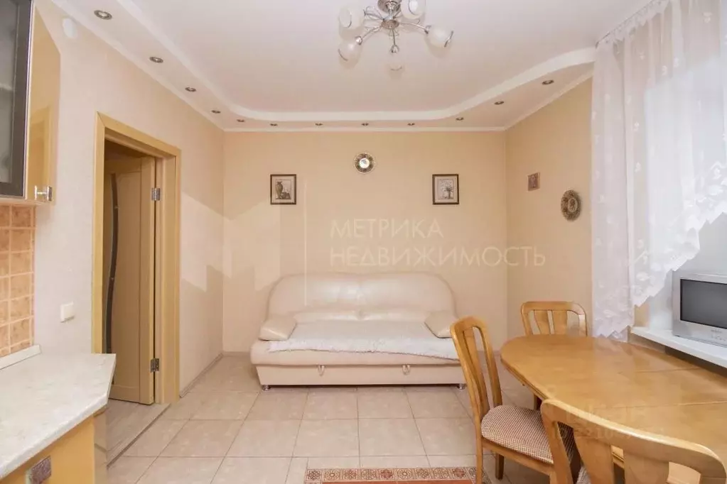 2-к кв. Тюменская область, Тюмень ул. Евгения Богдановича, 8 (79.1 м) - Фото 0