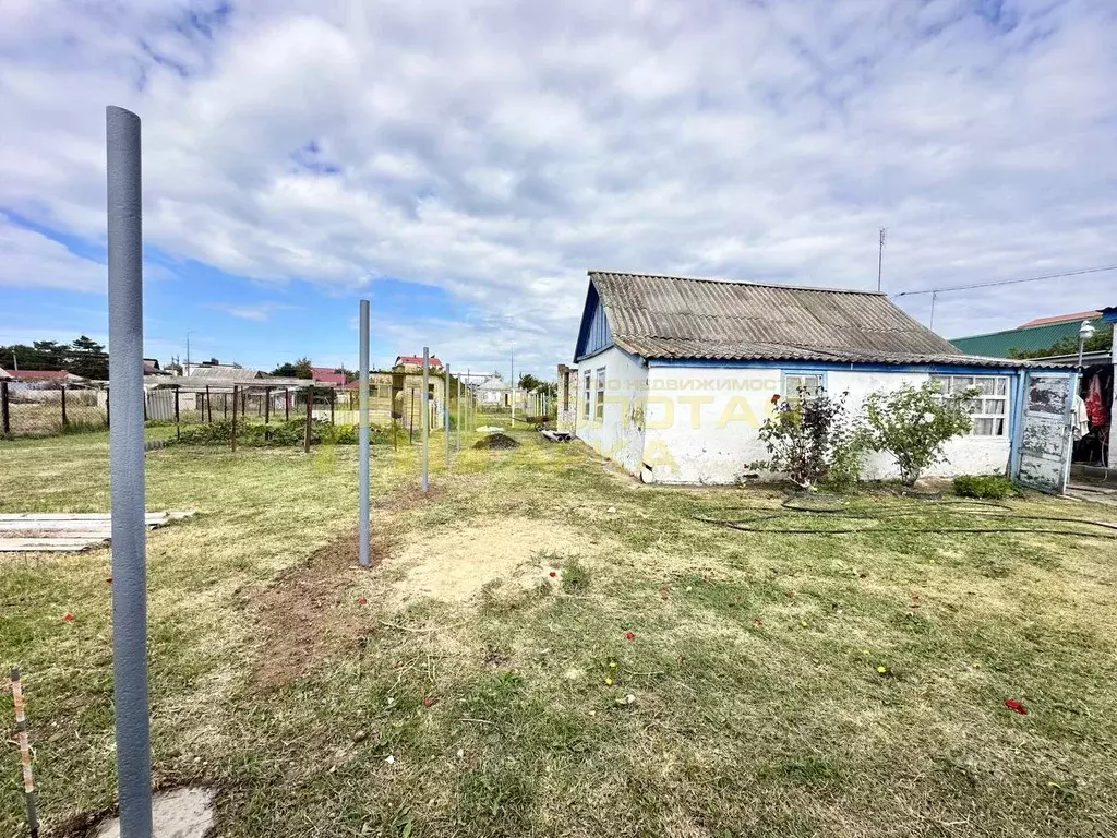 Дом в Краснодарский край, Темрюкский район, Ахтанизовское с/пос, пос. ... - Фото 1
