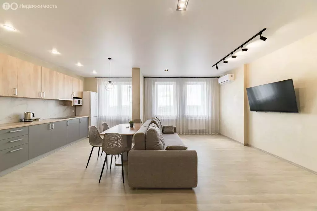 3-комнатная квартира: Казань, улица Малая Крыловка, 53 (80 м) - Фото 0