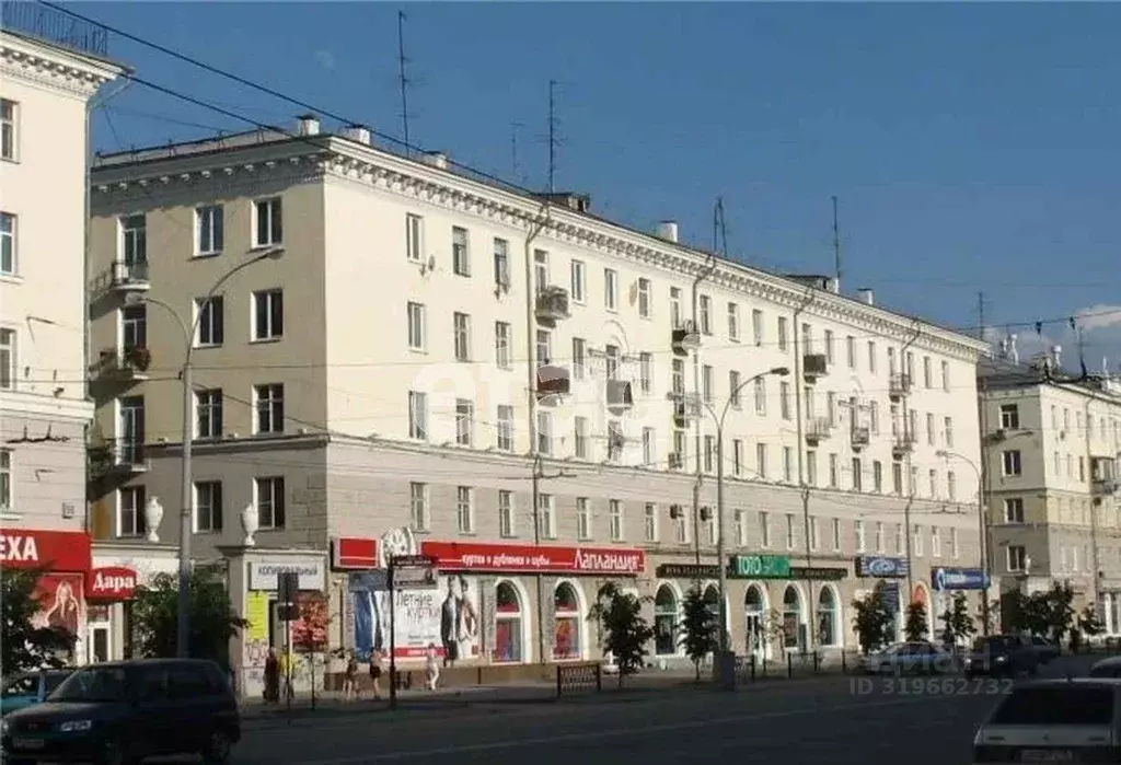 3-к кв. Свердловская область, Екатеринбург ул. Машиностроителей, 18 ... - Фото 0