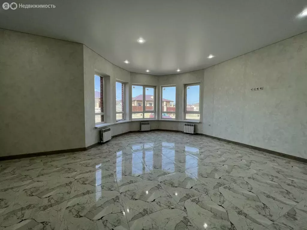 Дом в Михайловск, улица Вячеслава Тихонова, 5 (100 м) - Фото 1