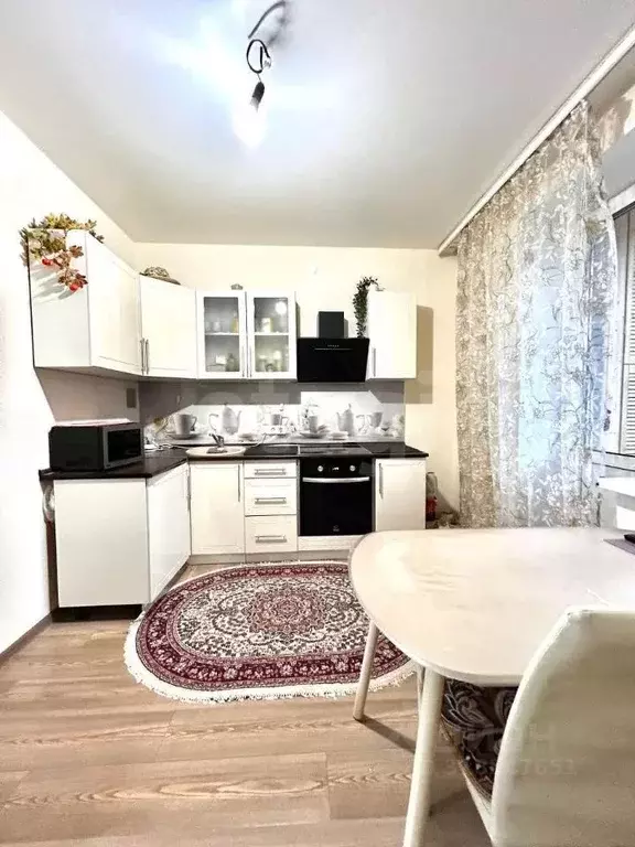 2-к кв. Татарстан, Казань ул. Рауиса Гареева, 102к1 (56.9 м) - Фото 0