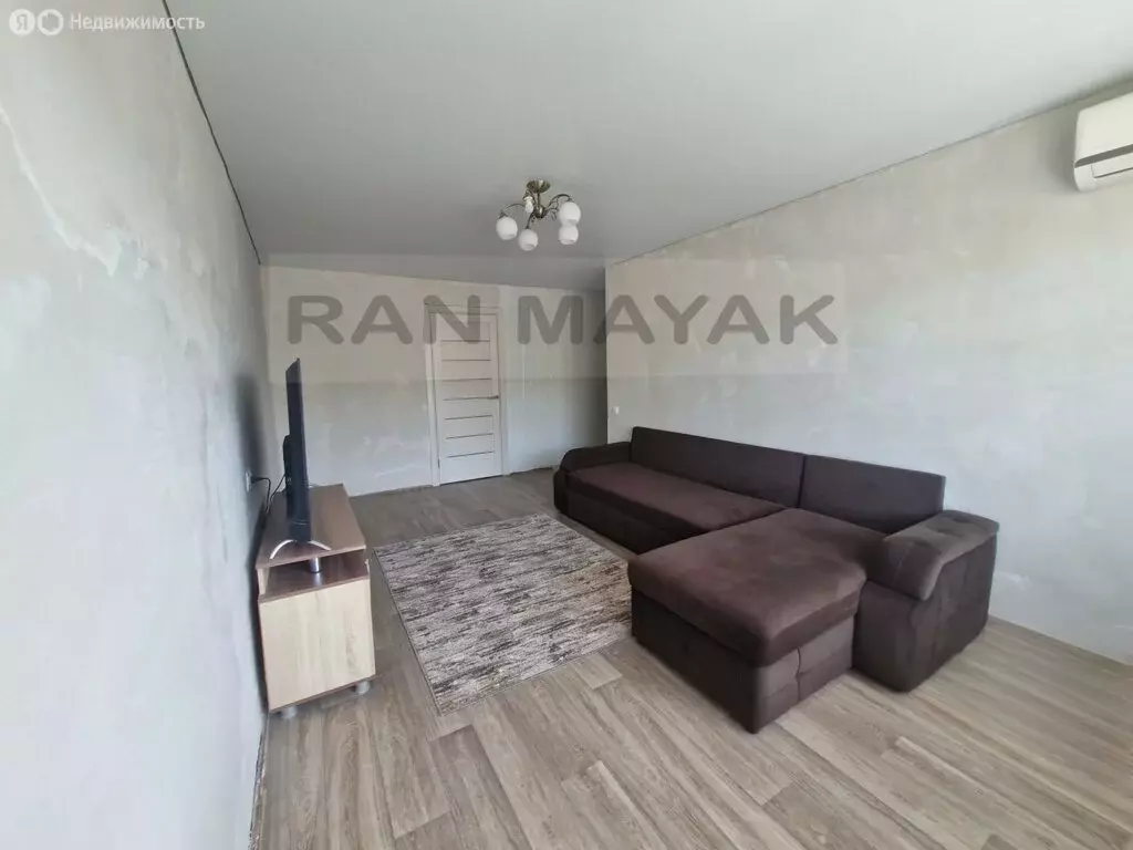 3-комнатная квартира: Майкоп, Прямая улица, 2Б (59.3 м) - Фото 1