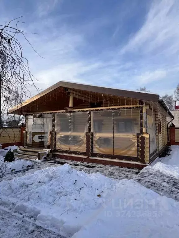 Дом в Вологодская область, Великий Устюг ул. Шильниковского, 43 (50 м) - Фото 1