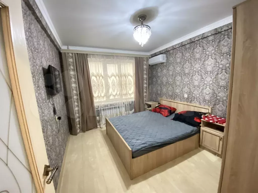 2-к. квартира, 70 м, 1/10 эт. - Фото 0