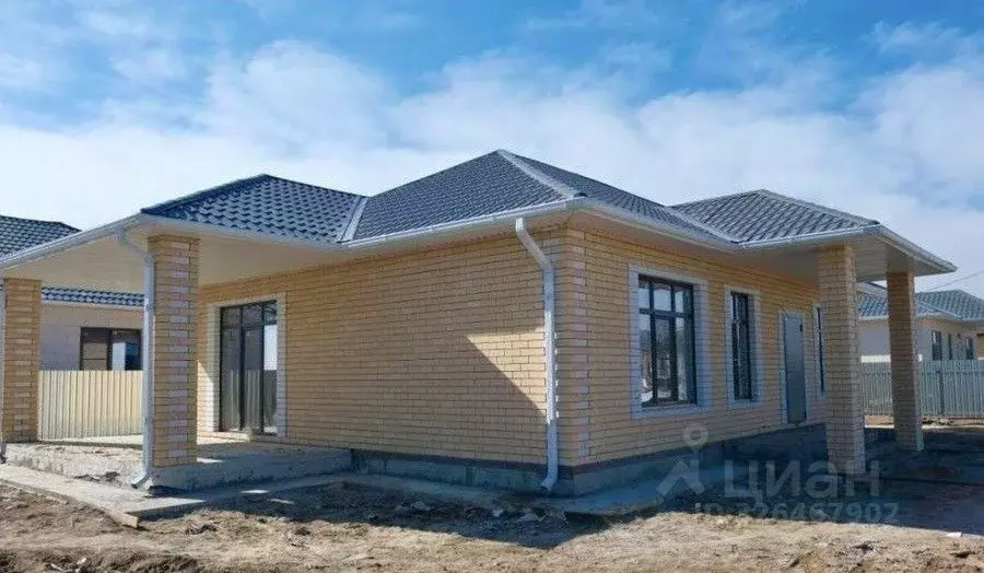 Коттедж в Астраханская область, Наримановский район, с. Солянка Р-22 ... - Фото 1