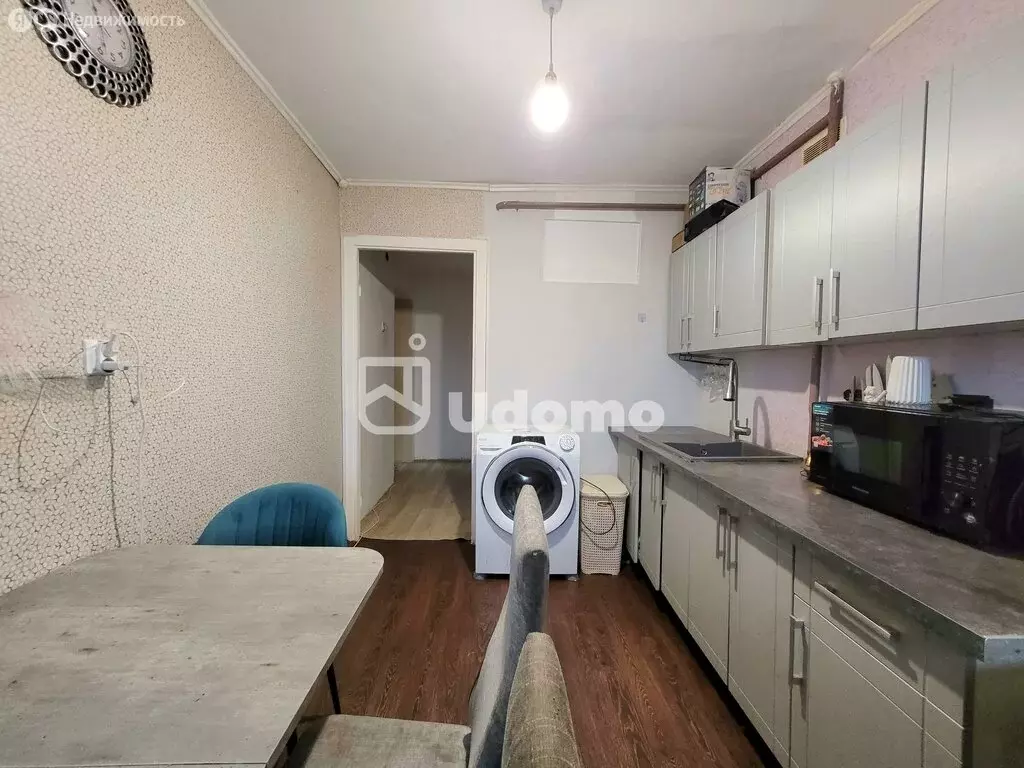 3-комнатная квартира: Уфа, проспект Октября, 180 (69.8 м) - Фото 2