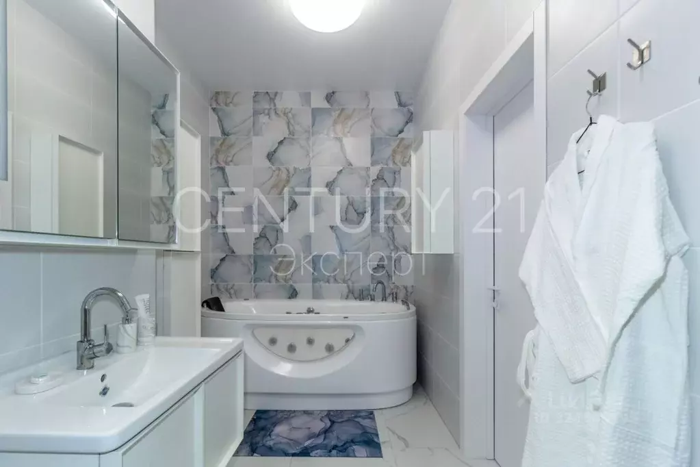 2-к кв. Калининградская область, Калининград просп. Мира, 84 (100.7 м) - Фото 1