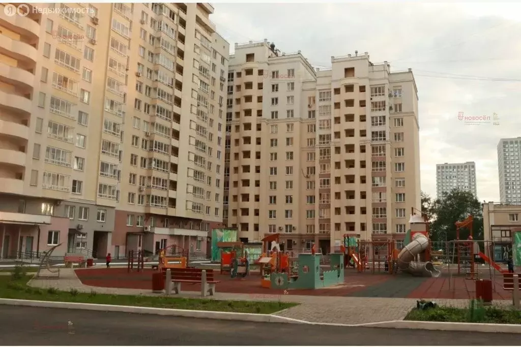 2-комнатная квартира: Екатеринбург, улица 8 Марта, 194 (76 м) - Фото 1