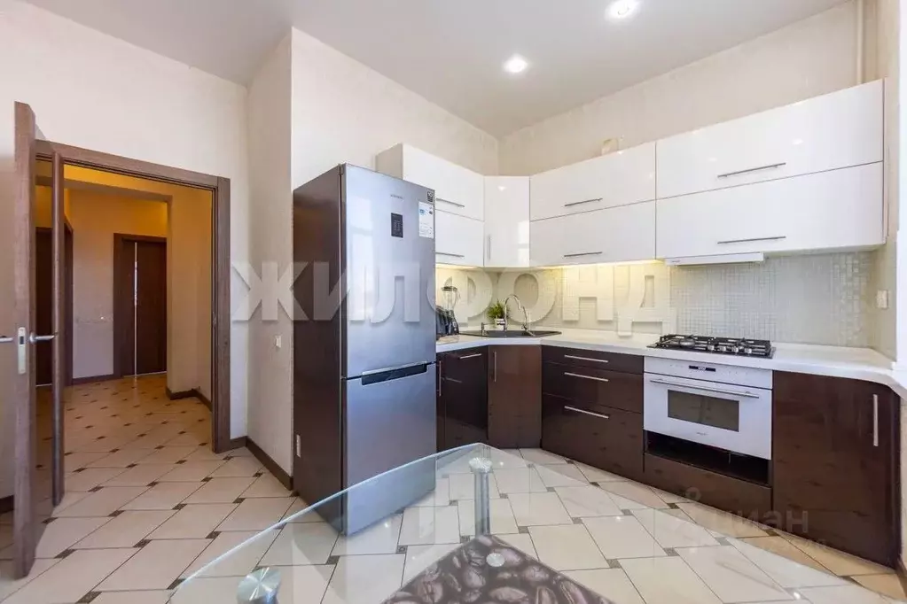 3-к кв. Хабаровский край, Хабаровск Ленинградская ул., 15 (75.9 м) - Фото 1