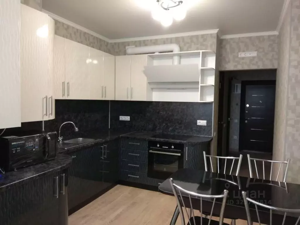 2-к кв. Астраханская область, Астрахань ул. Латышева, 3Ек1 (70.0 м) - Фото 1