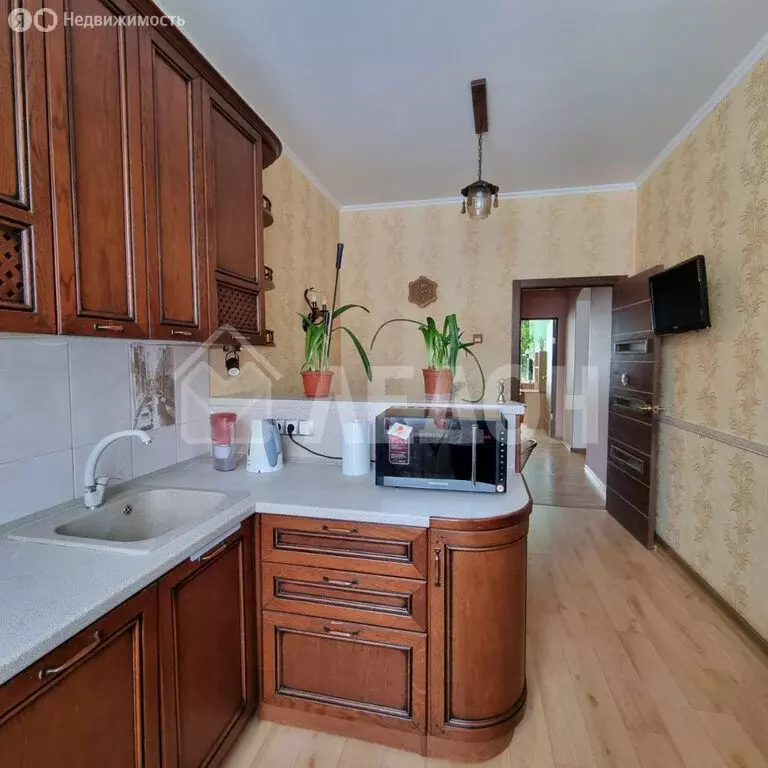 3-комнатная квартира: Омск, проспект Мира, 64 (83.8 м) - Фото 1