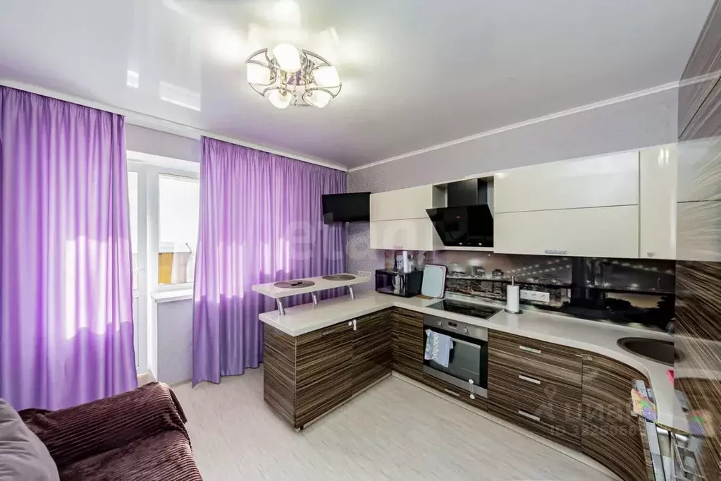 1-к кв. Тюменская область, Тюмень ул. Прокопия Артамонова, 8к1 (49.5 ... - Фото 1