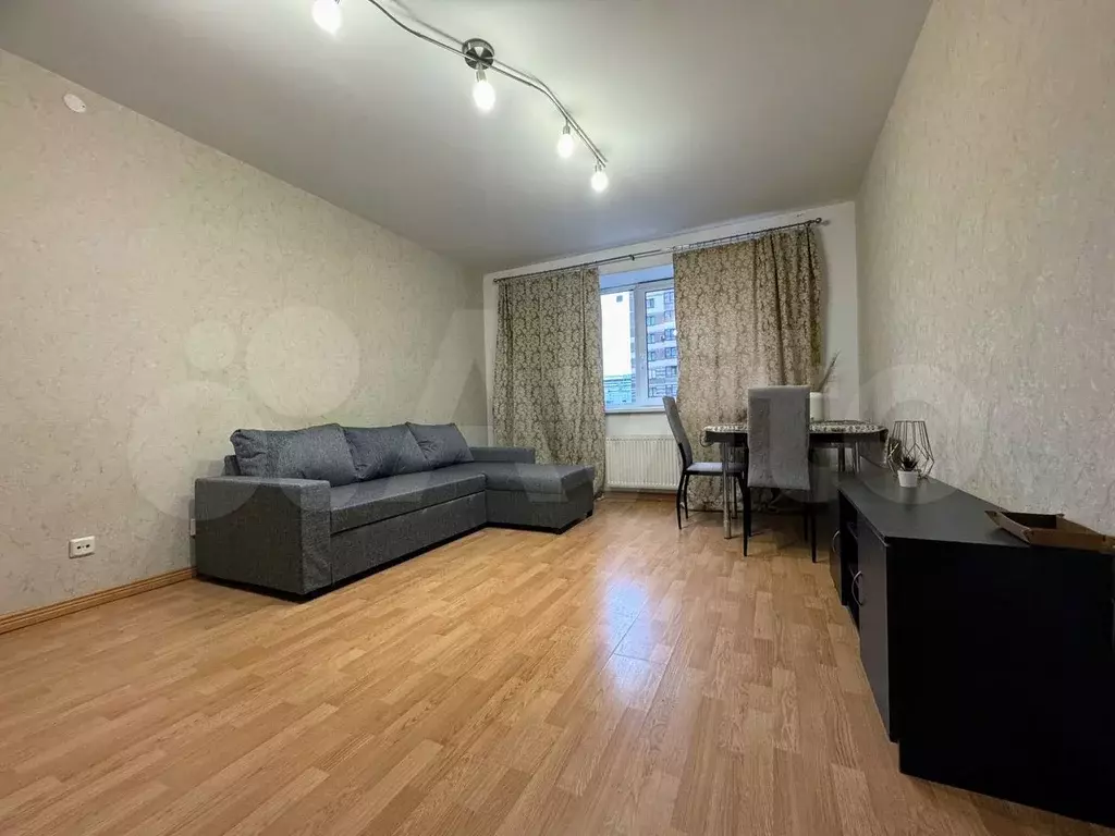 2-к. квартира, 59 м, 1/25 эт. - Фото 1