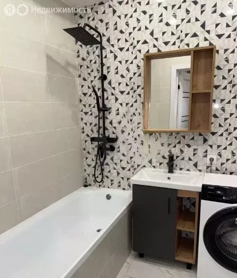 2-комнатная квартира: Тюмень, улица Мельникайте, 144к1 (60.1 м) - Фото 1