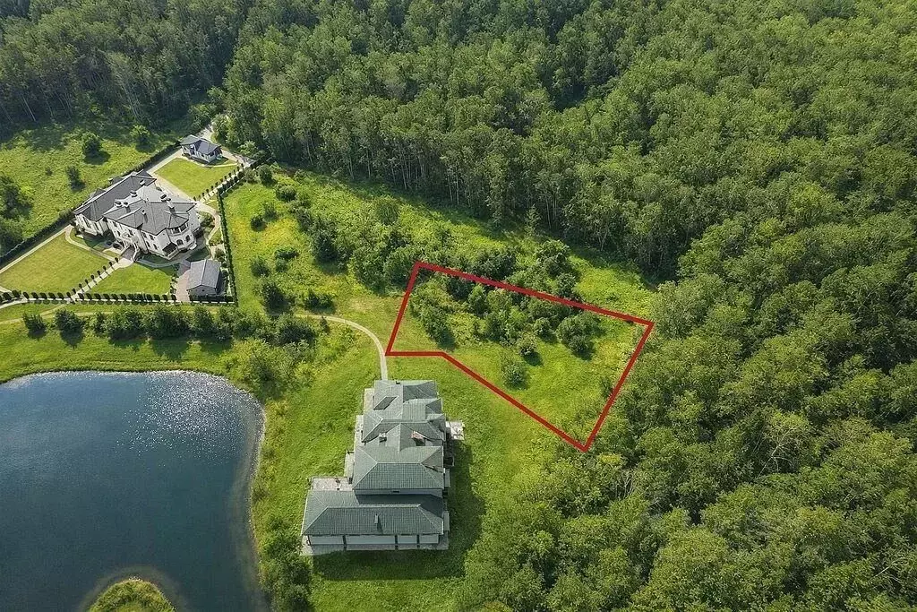 Участок в Московская область, Красногорск городской округ, д. ... - Фото 1