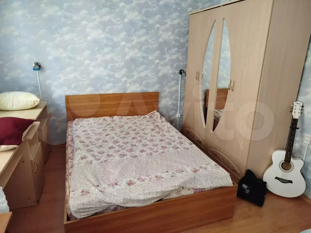Комната 25 м в 3-к., 3/3 эт. - Фото 1