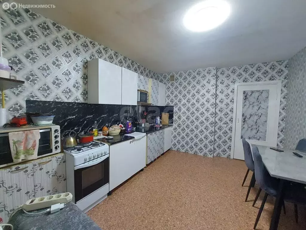 3-комнатная квартира: Энгельс, улица 148-й Черниговской Дивизии, 23А ... - Фото 2