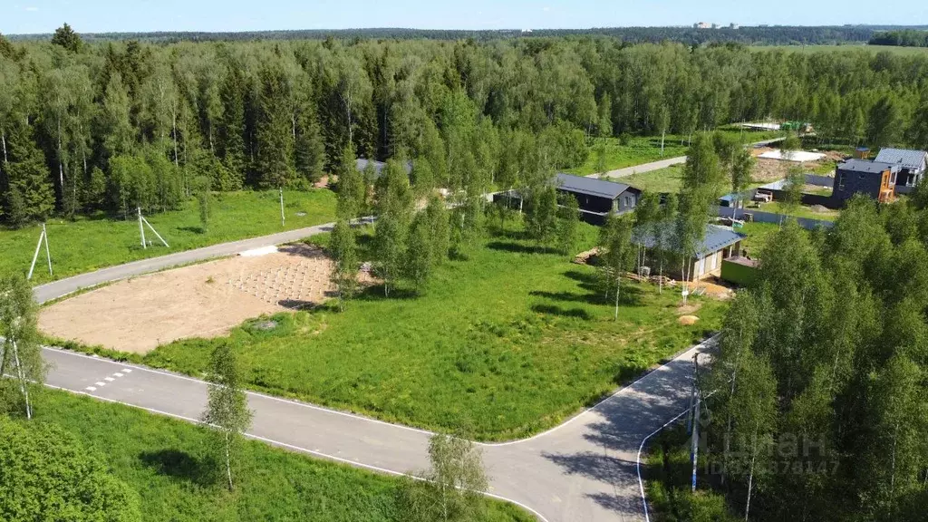 Участок в Московская область, Истра муниципальный округ, д. ... - Фото 1