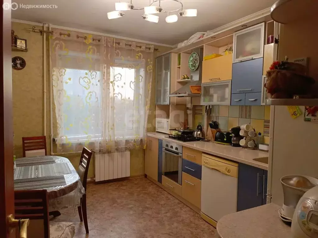 3-комнатная квартира: Омск, улица Сазонова, 208А (64 м) - Фото 0