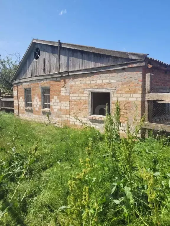 Дом в Калмыкия, Приютненский район, с. Ульдючины ул. Мира, 26 (52 м) - Фото 1