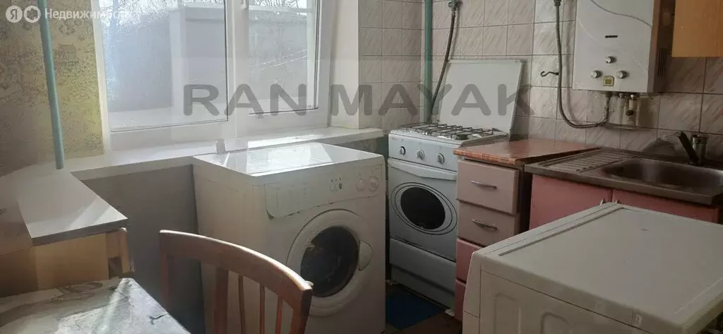 3-комнатная квартира: Майкоп, улица Калинина, 217 (60 м) - Фото 1