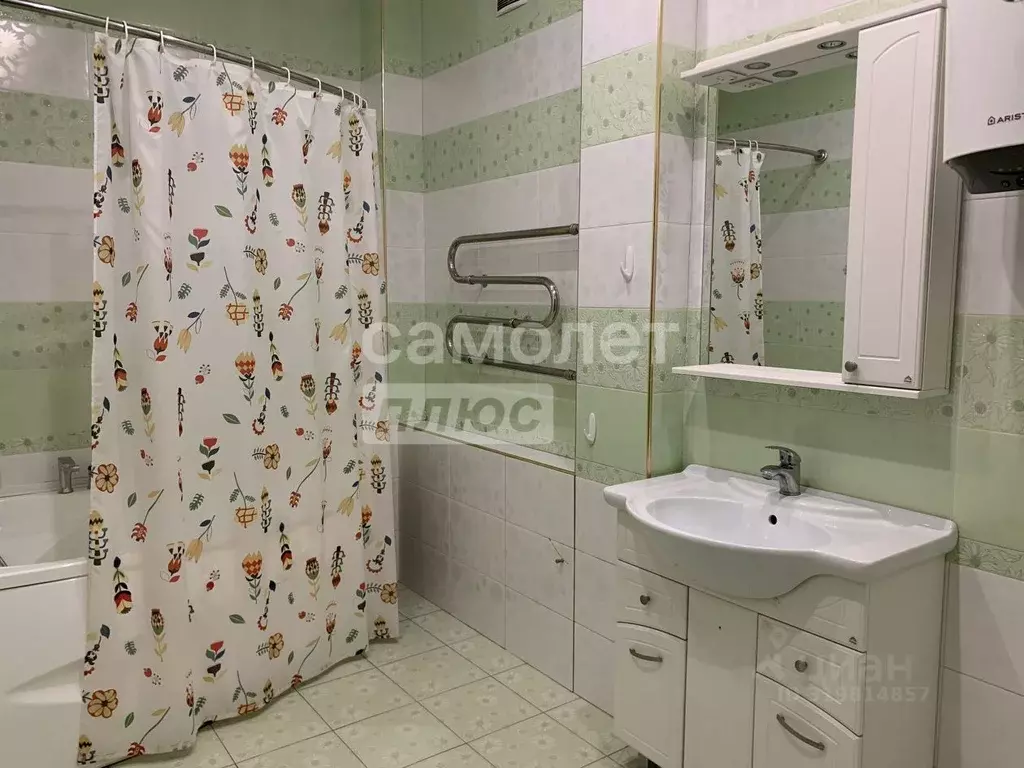2-к кв. Липецкая область, Липецк ул. Космонавтов, 3А (77.0 м) - Фото 0