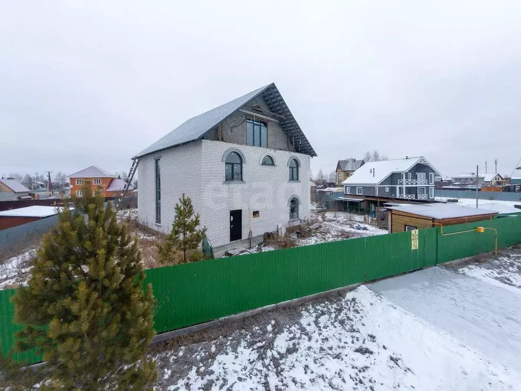 Дом в Тюменская область, Тюмень ул. Чимеевская (263 м) - Фото 1