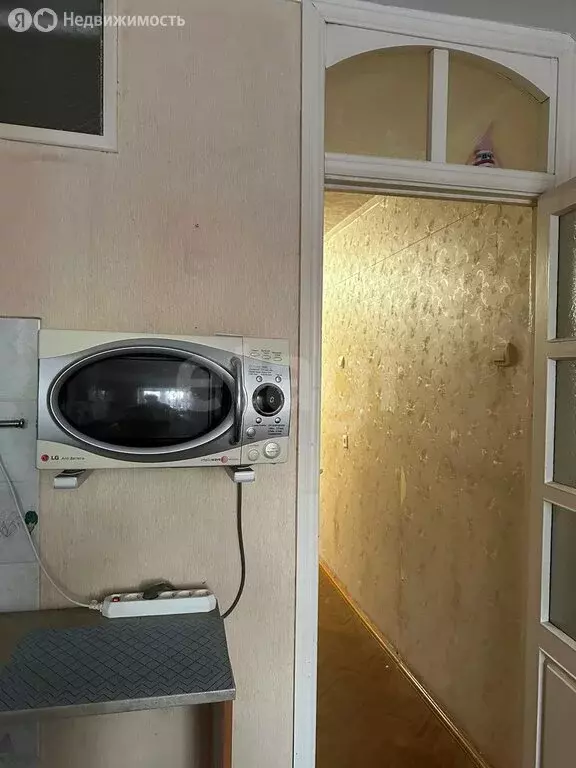 3-комнатная квартира: Омск, улица Чайковского, 1 (55.4 м) - Фото 1