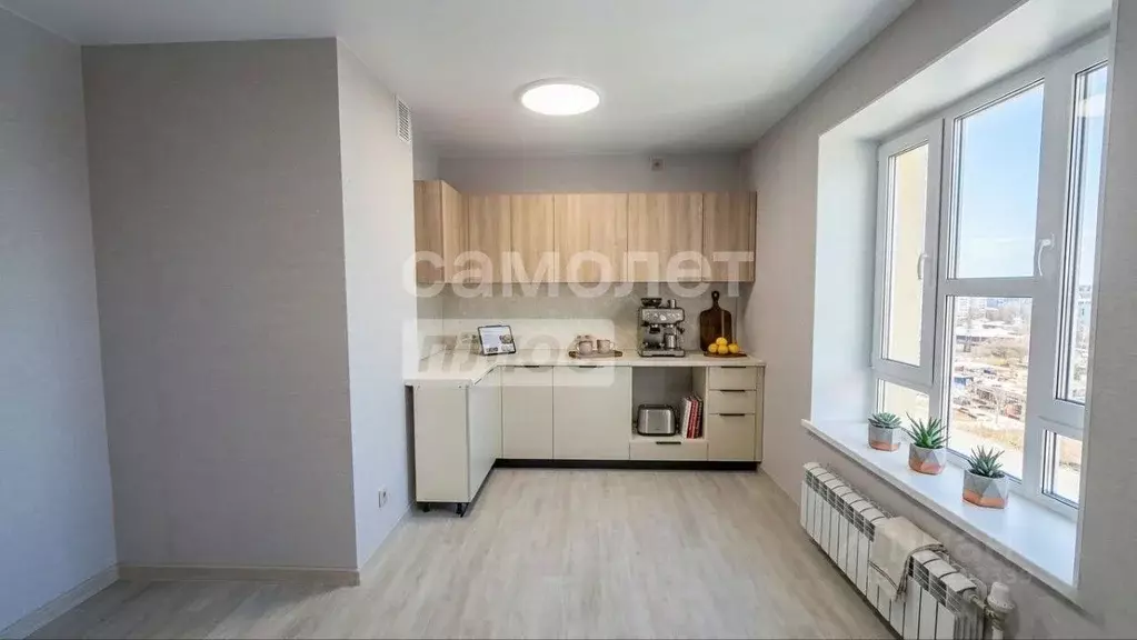 3-к кв. Омская область, Омск просп. Королева, 7 (70.6 м) - Фото 1