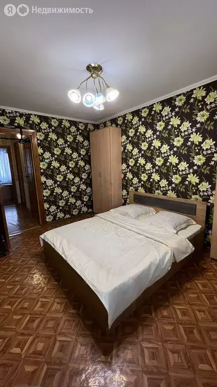 3-комнатная квартира: Казань, улица Адоратского, 5 (70 м) - Фото 0