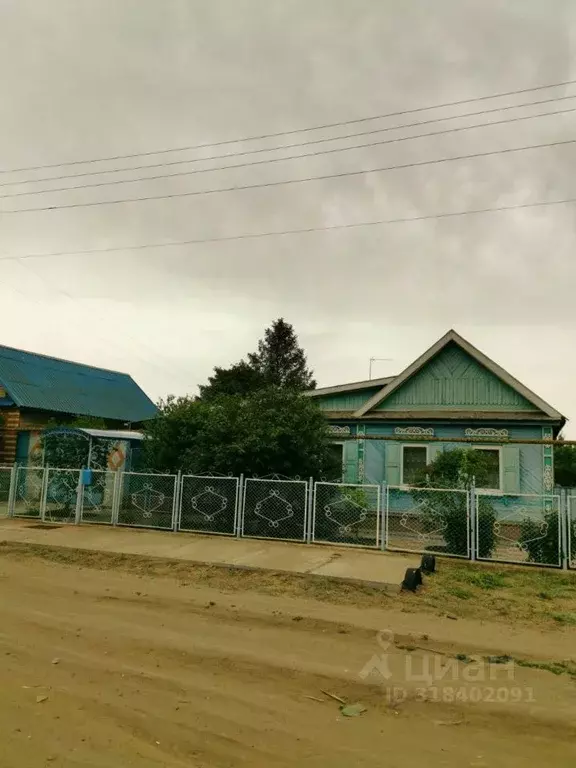 Дом в Астраханская область, Икрянинский район, с. Оранжереи ул. ... - Фото 0