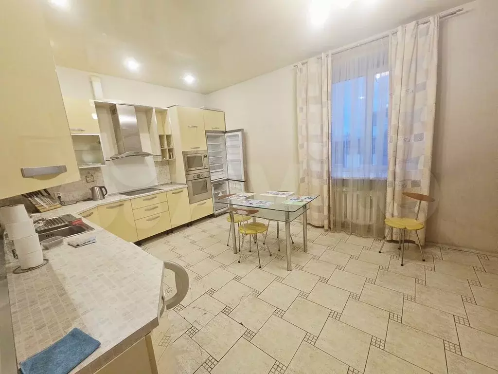 3-к. квартира, 100 м, 3/6 эт. - Фото 0