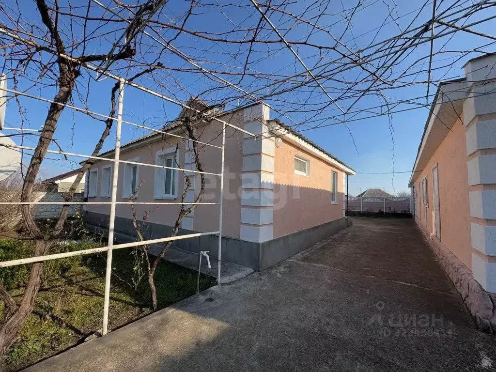 Дом в Крым, Кировский район, с. Приветное ул. Строителей (108 м) - Фото 1