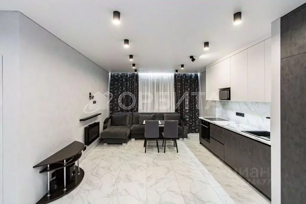 2-к кв. Тюменская область, Тюмень ул. Республики, 204к10 (70.0 м) - Фото 1