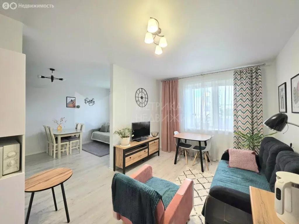 1-комнатная квартира: Тюмень, улица Мельникайте, 36 (52 м) - Фото 2